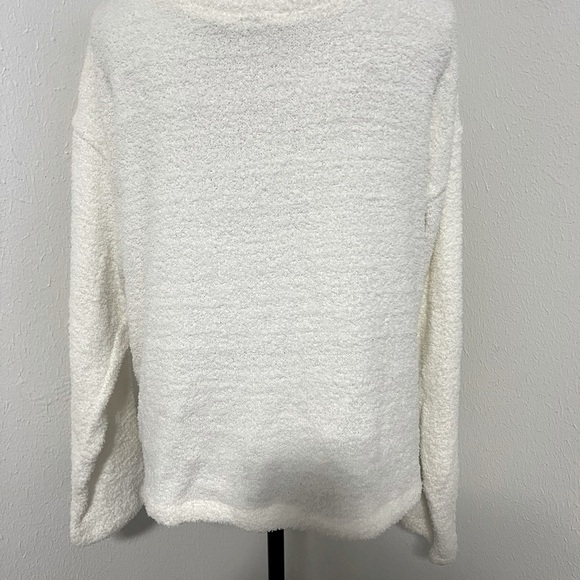 HUE Women’s Cream Color Medium Sherpa Style Sweater with Front Pocket Warm,Cozy - Picture 4 of 8